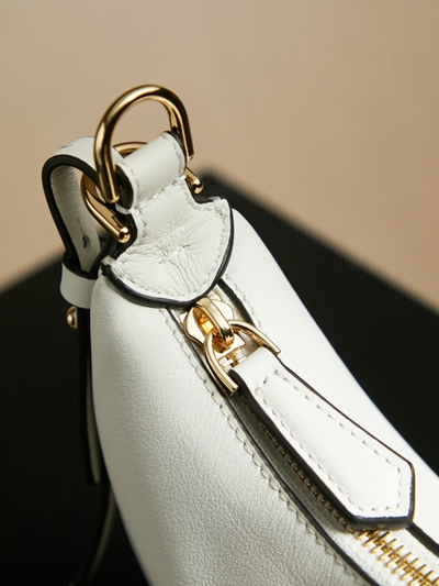 フェンディバッグ着用イメージ